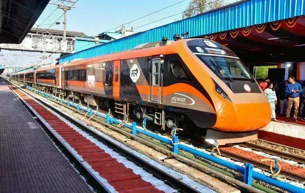 झारखंड को मिली तीसरी वंदे भारत एक्सप्रेस, रांची-वाराणसी ट्रेन को पीएम मोदी ने दिखाई हरी झंडी
