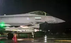 अमेरिका व ब्रिटेन ने यमन के बंदरगाह पर किए हवाई हमले अमेरिका व ब्रिटेन ने यमन के बंदरगाह पर किए हवाई हमले