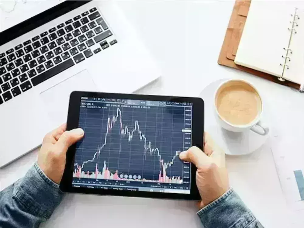 तेजी के साथ हुई बाजार की शुरुआत, सेंसेक्स 73900 के पार, निफ्टी 22 हजार के ऊपर