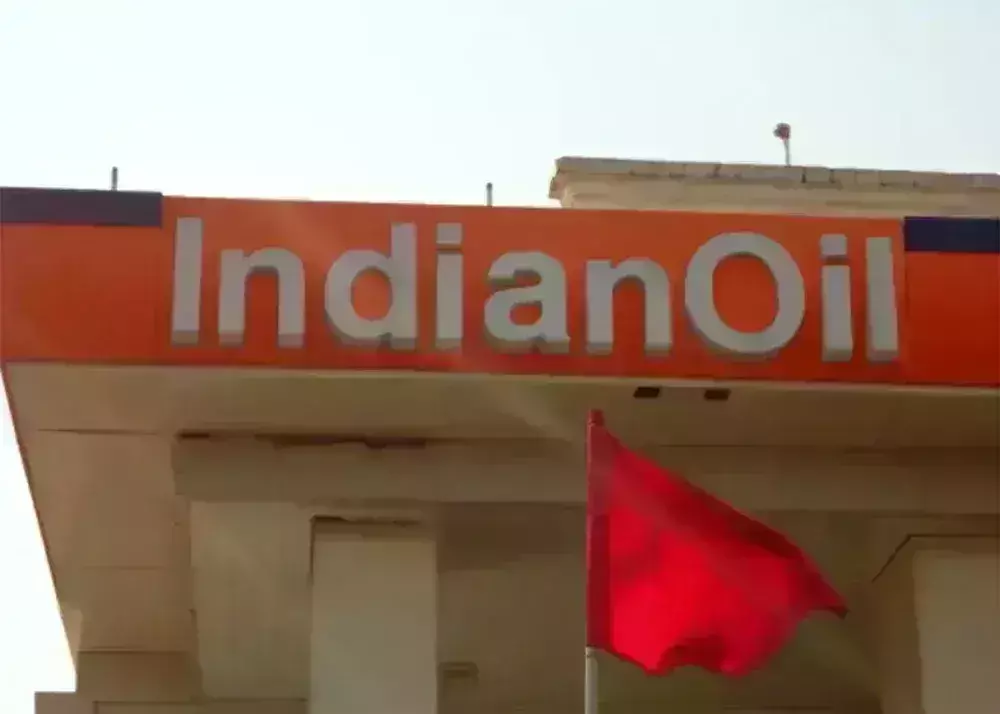 सरकार ने घटाया तेल का प्राइस तो तेल कंपनियों को लगा झटका