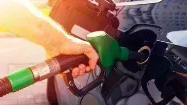 पूरे भारत में पेट्रोल, डीजल की कीमतों में 2 रुपये की कटौती
