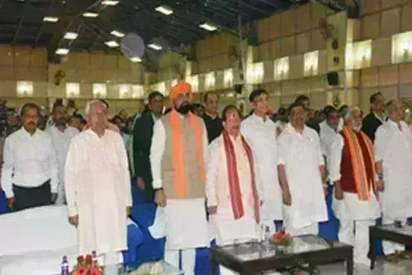 बिहार में नीतीश कुमार के मंत्रियों के बीच विभागों का बंटवारा बिहार में नीतीश कुमार के मंत्रियों के बीच विभागों का बंटवारा