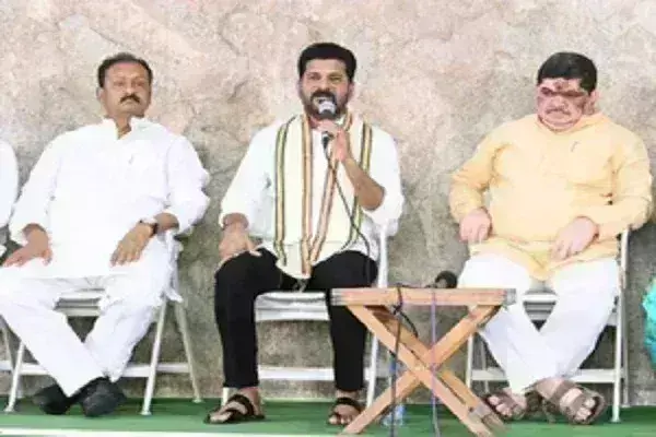 तेलंगाना के मुख्यमंत्री रेवंत रेड्डी ने कविता की गिरफ्तारी को चुनावी स्टंट बताया तेलंगाना के मुख्यमंत्री रेवंत रेड्डी ने कविता की गिरफ्तारी को चुनावी स्टंट बताया