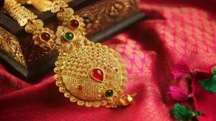 सर्राफा बाजार में भारी गिरावट, सस्ता हुआ सोना और चांदी