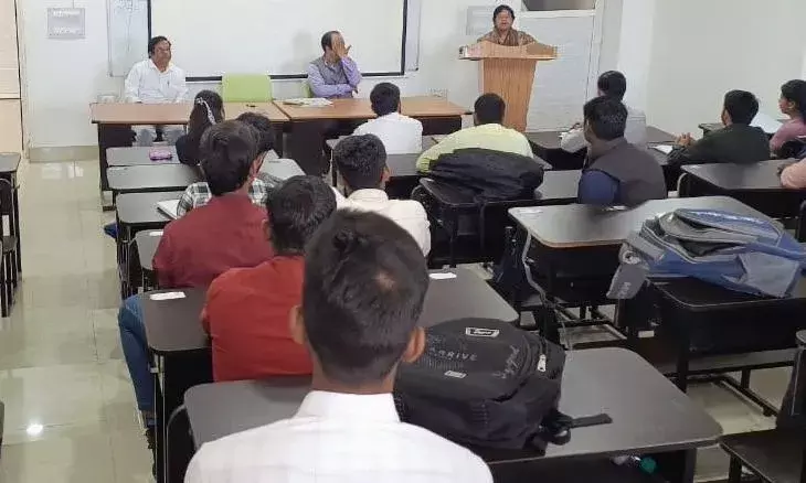 आज सूचनाएं लोगों की हथेली मेंः डाॅ0 सुमन गुप्ता