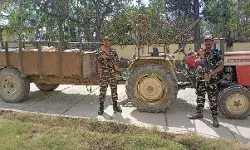 नेपाल से तस्करी कर भारत आ रही टैक्टर ट्राली पर लदी जिंक फ्लैंग मिट्टी बरामद