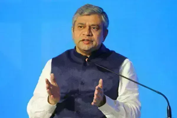 2026 में पटरी पर दौडऩे लगेगी अहमदाबाद-मुंबई बुलेट ट्रेन : अश्विनी वैष्णव 2026 में पटरी पर दौडऩे लगेगी अहमदाबाद-मुंबई बुलेट ट्रेन : अश्विनी वैष्णव