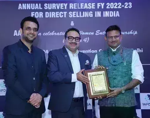 भारत का प्रत्यक्ष बिक्री कारोबार 21000 करोड़ रूपये के पार, प्रत्यक्ष विक्रेता बढ़ कर 86 लाख हुये : रिपोर्ट भारत का प्रत्यक्ष बिक्री कारोबार 21000 करोड़ रूपये के पार, प्रत्यक्ष विक्रेता बढ़ कर 86 लाख हुये : रिपोर्ट