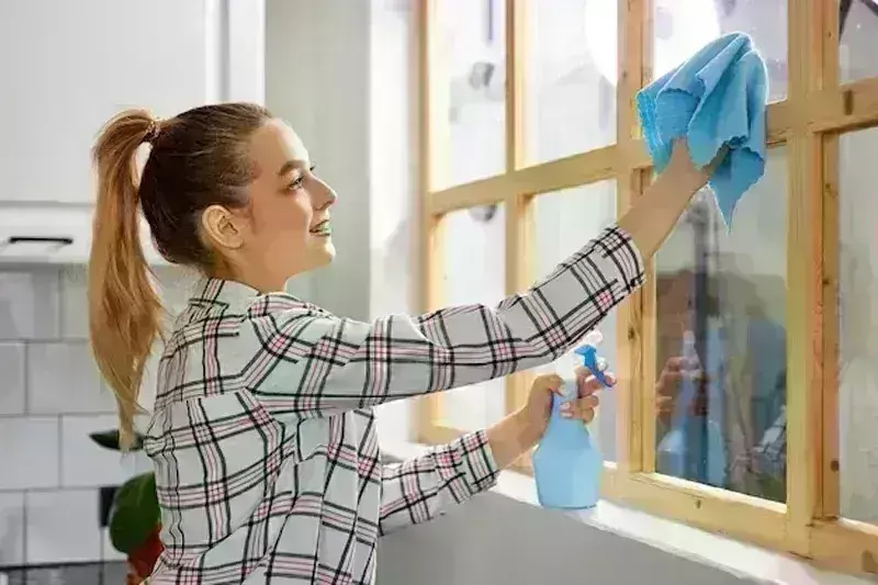 घर में लगे कांच दिखने लगे हैं गंदे, तो अपनाएं ये आसान टिप्स, 2 मिनट में चमक जाएंगे नए जैसे घर में लगे कांच दिखने लगे हैं गंदे, तो अपनाएं ये आसान टिप्स, 2 मिनट में चमक जाएंगे नए जैसे