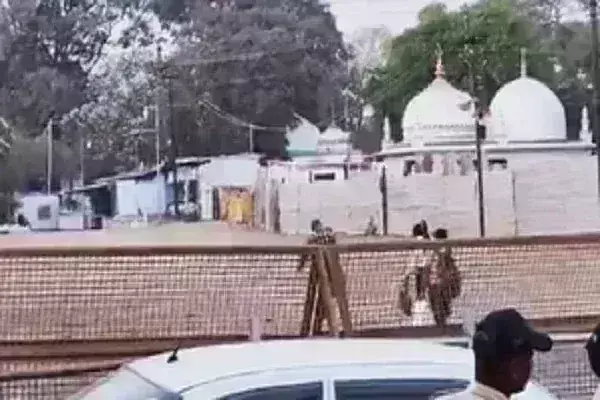 рднреЛрдЬрд╢рд╛рд▓рд╛ рдореЗрдВ рдПрдПрд╕рдЖрдИ рдЯреАрдо рдиреЗ рд╕рд░реНрд╡реЗ рд╢реБрд░реВ рдХрд┐рдпрд╛ рднреЛрдЬрд╢рд╛рд▓рд╛ рдореЗрдВ рдПрдПрд╕рдЖрдИ рдЯреАрдо рдиреЗ рд╕рд░реНрд╡реЗ рд╢реБрд░реВ рдХрд┐рдпрд╛