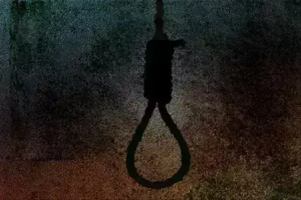 एक ही परिवार के तीन सदस्यों की खुदकुशी से हड़कंप, फंदे से लटके मिले तीनों के शव