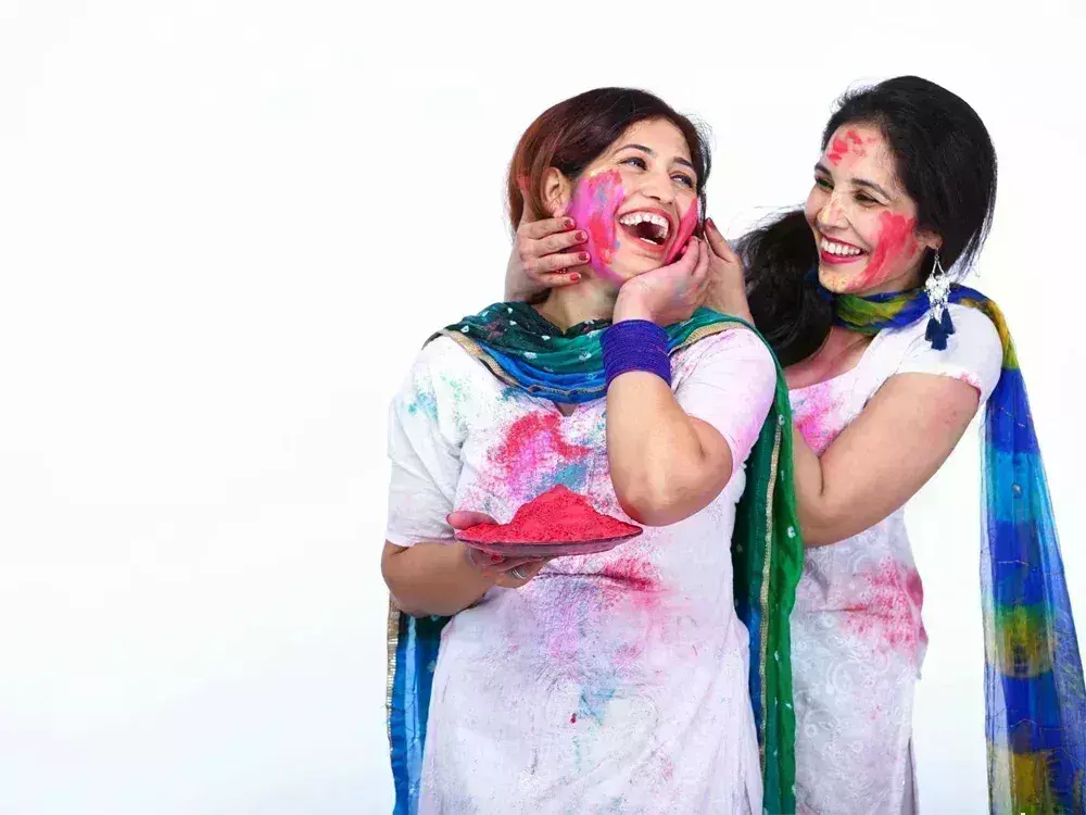 ﻿होली पर रसायन युक्त रंगों के इस्तेमाल से होते हैं ये नुकसान, जानें बचाव के तरीके
