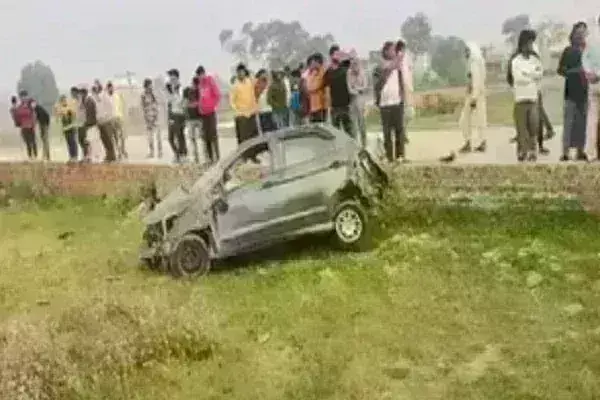 बिजनौर में अनियंत्रित कार गड्ढे में गिरी, चार की मौत