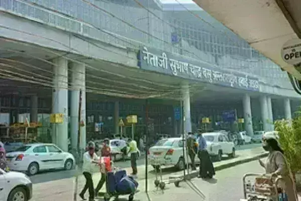 कोलकाता एयरपोर्ट पर सीआईएसएफ जवान ने खुद को गोली मारी