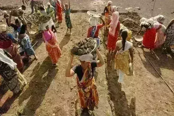अब मनरेगा में मिलेगी ज्यादा मजदूरी, केंद्र ने नोटिफिकेशन किया जारी, यहां जानें किस राज्य में कितनी मिलेगी