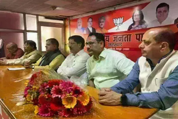 कांग्रेस को एक और झटका, पार्टी के प्रदेश महासचिव महेश शर्मा ने थामा बीजेपी का दामन