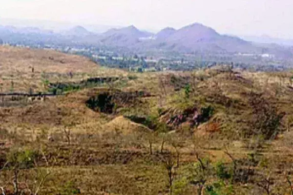 सरकार ने शुरू की सात महत्वपूर्ण खनिज ब्लॉकों की ई-नीलामी की तैयारी सरकार ने शुरू की सात महत्वपूर्ण खनिज ब्लॉकों की ई-नीलामी की तैयारी