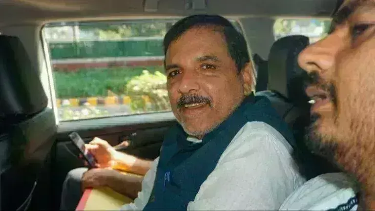 बिना सूचना दिल्ली छोड़कर नहीं जाएंगे, शराब घोटाले पर बात नहीं करेंगे…, इन शर्तों पर संजय सिंह को मिली जमानत