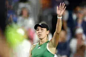 शीर्ष वरीय पेगुला ने अनिसिमोवा को हराया; कोलिन्स भी जीतीं