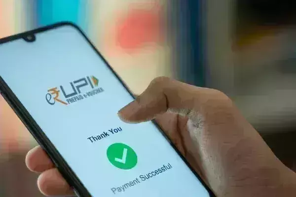 आरबीआई का बड़ा फैसला, अब यूपीआई से कैश डिपॉजिट मशीन में पैसे जमा कर सकेंगे ग्राहक आरबीआई का बड़ा फैसला, अब यूपीआई से कैश डिपॉजिट मशीन में पैसे जमा कर सकेंगे ग्राहक