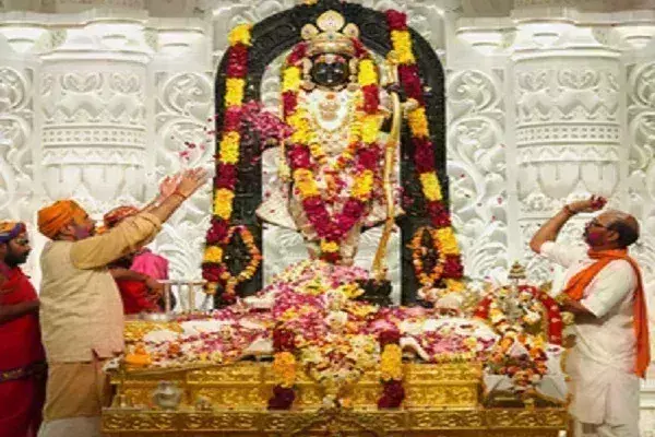 रामलला की मूर्ति की प्राण प्रतिष्ठा के बाद अयोध्या नवरात्रि उत्सव केे लिए तैयार रामलला की मूर्ति की प्राण प्रतिष्ठा के बाद अयोध्या नवरात्रि उत्सव केे लिए तैयार