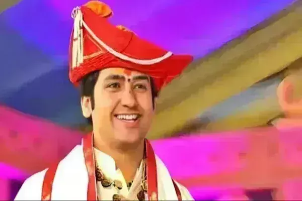 बागेश्वर धाम वाले धीरेंद्र शास्त्री को जान से मारने की धमकी, हिंदू संगठनों के कार्यकर्ताओं ने किया हंगामा बागेश्वर धाम वाले धीरेंद्र शास्त्री को जान से मारने की धमकी, हिंदू संगठनों के कार्यकर्ताओं ने किया हंगामा