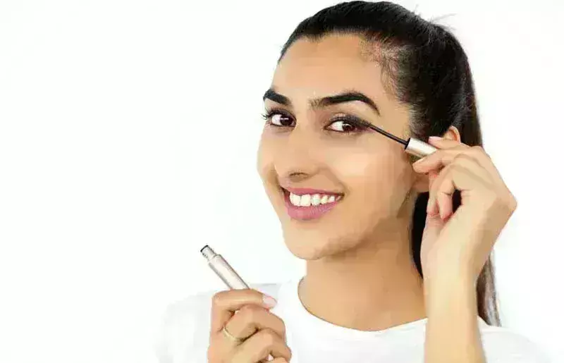 क्या मस्कारा लगाने से हो सकता है, आंख में इन्फेक्शन? जानें इसको लगाने का सही तरीका
