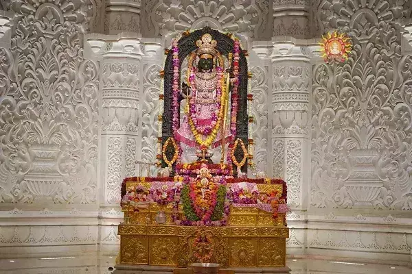 इस बार श्री रामलला का जन्मोत्सव होगा अद्भुत, सोने-चांदी से बने वस्त्र पहनेंगे भगवान, सूर्य देवता भी करेंगे अभिषेक