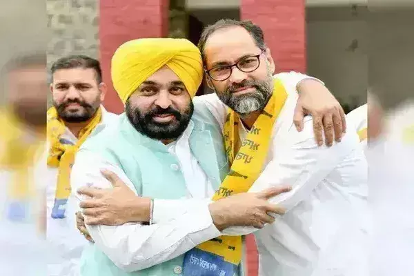 पंजाब में AAP ने की 4 उम्मीदवारों की घोषणा, जालंधर से पवन कुमार टीनू को दिया टिकट