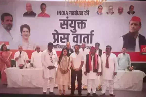 राहुल और अखिलेश की मौजूदगी में इंडिया गठबंधन का गाना जारी राहुल और अखिलेश की मौजूदगी में इंडिया गठबंधन का गाना जारी