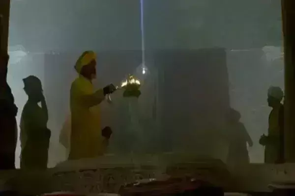 रामलला का हुआ सूर्य तिलक, मस्तक पर चमकती रही सूरज की रोशनी; श्रद्धालुओं का उमड़ा जनसैलाब रामलला का हुआ सूर्य तिलक, मस्तक पर चमकती रही सूरज की रोशनी; श्रद्धालुओं का उमड़ा जनसैलाब