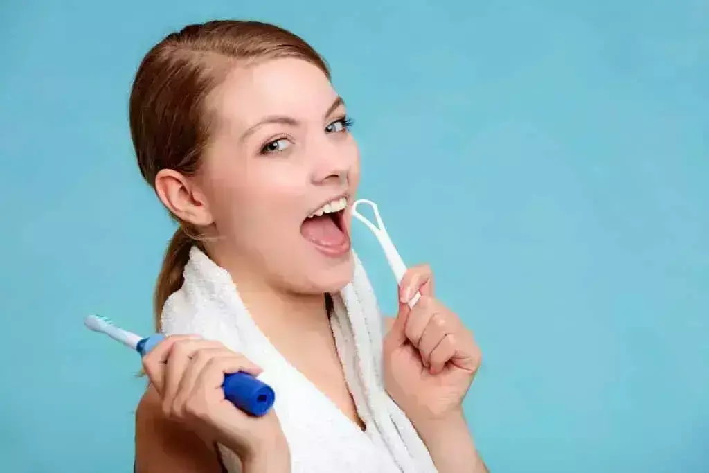 दांत के साथ साथ जीभ की भी करें सफाई, वरना हो जाएगी कई बीमारियां, जानें 5 टिप्स