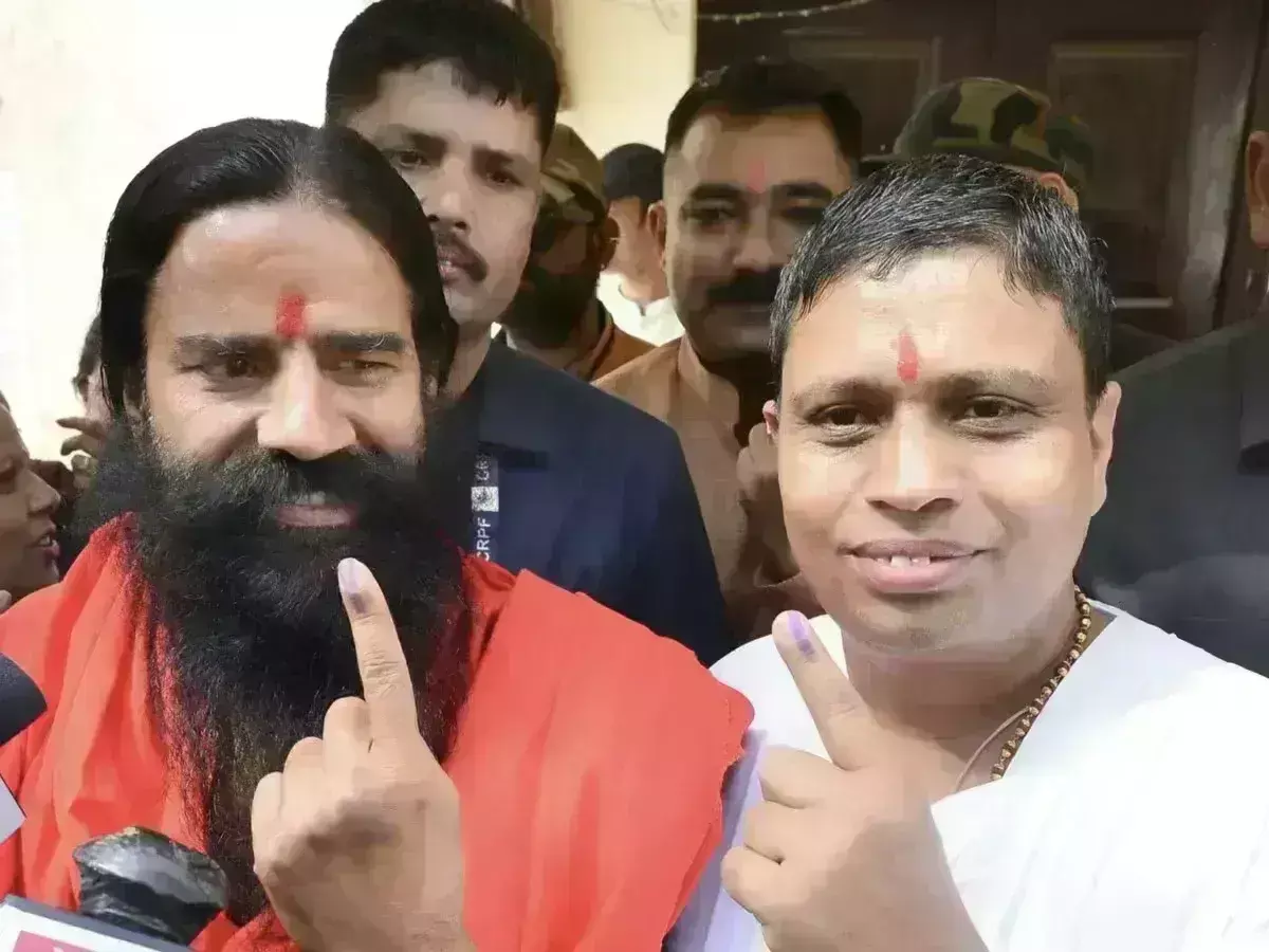 योगगुरु स्वामी रामदेव ने कहा कि मैंने भारत के लिए वोट किया योगगुरु स्वामी रामदेव ने कहा कि मैंने भारत के लिए वोट किया