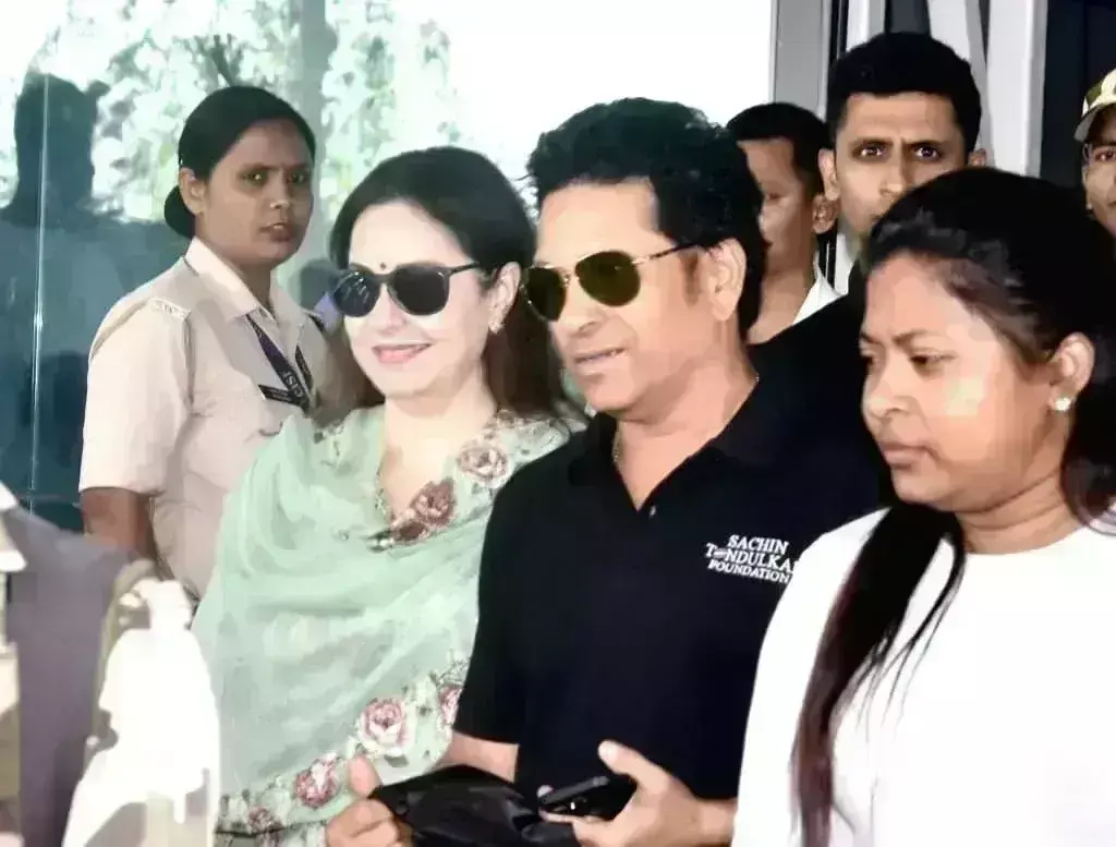 आईपीएल के बीच धोनी के शहर रांची पहुंचे सचिन तेंदुलकर आईपीएल के बीच धोनी के शहर रांची पहुंचे सचिन तेंदुलकर