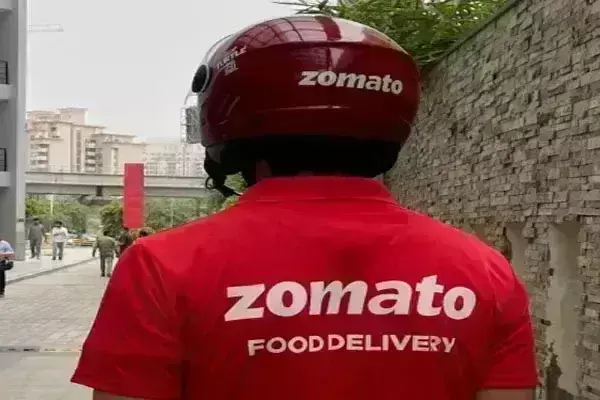 जोमैटो ने अनिवार्य प्लेटफॉर्म शुल्क बढ़ाकर पांच रुपये किया जोमैटो ने अनिवार्य प्लेटफॉर्म शुल्क बढ़ाकर पांच रुपये किया