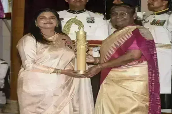 पद्मश्री पाने वाली पूर्णिमा महतो से कभी कोच ने पूछा था, कोमल हाथों से धनुष की डोरी कैसे खींचोगी? पद्मश्री पाने वाली पूर्णिमा महतो से कभी कोच ने पूछा था, कोमल हाथों से धनुष की डोरी कैसे खींचोगी?