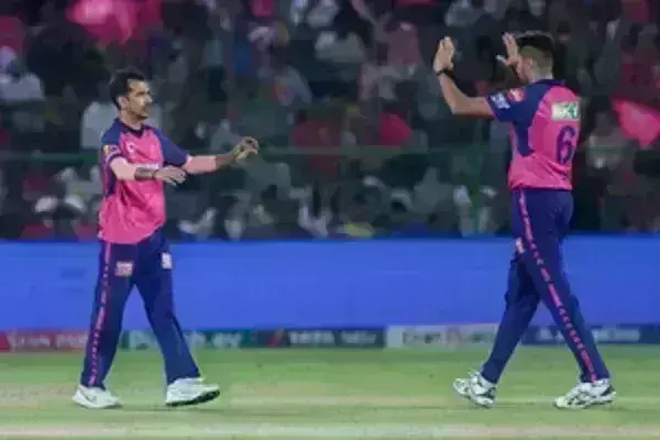 युजवेंद्र चहल ने रचा इतिहासः IPL में 200 विकेट लेने वाले पहले गेंदबाज बने