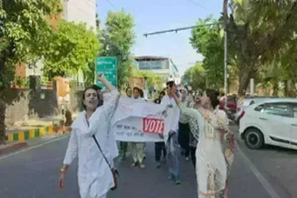 लॉन्ग वीकेंड से गौतमबुद्ध नगर के हाईराइज में क्या रहेगा रुझान, पहली बार सोसायटियों में बने बूथ