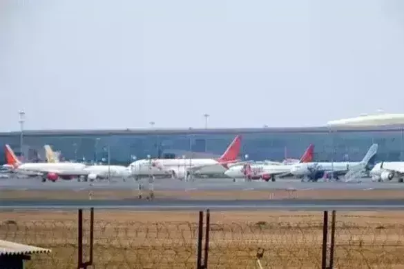 देश के चार प्रमुख हवाई अड्डों को बम से उड़ाने की धमकी, CISF को मेल में लिखा- पकड़ सको तो पकड़ लो देश के चार प्रमुख हवाई अड्डों को बम से उड़ाने की धमकी, CISF को मेल में लिखा- पकड़ सको तो पकड़ लो