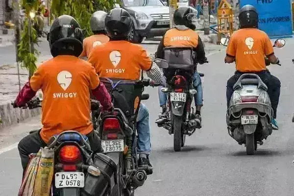 Swiggy को झटका! 187 रुपए की आइसक्रीम डिलीवर ना करने लगा 5 हजार का फटका Swiggy को झटका! 187 रुपए की आइसक्रीम डिलीवर ना करने लगा 5 हजार का फटका