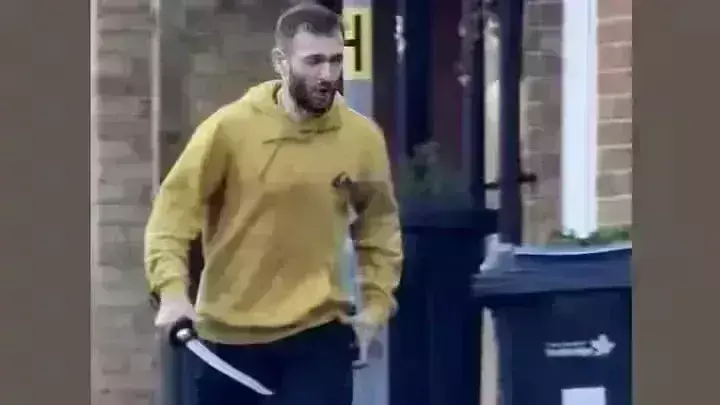 рдпреБрд╡рдХ рдиреЗ рд▓реЛрдЧреЛрдВ рдкрд░ рддрд▓рд╡рд╛рд░ рд╕реЗ рд╣рдорд▓рд╛ рдХрд┐рдпрд╛, 1 рдмрдЪреНрдЪреЗ рдХреА рдореМрдд; рдХрдИ рдШрд╛рдпрд▓ рдпреБрд╡рдХ рдиреЗ рд▓реЛрдЧреЛрдВ рдкрд░ рддрд▓рд╡рд╛рд░ рд╕реЗ рд╣рдорд▓рд╛ рдХрд┐рдпрд╛, 1 рдмрдЪреНрдЪреЗ рдХреА рдореМрдд; рдХрдИ рдШрд╛рдпрд▓