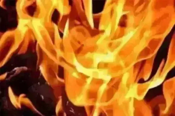 दर्दनाक हादसाः खाना बनाने के दौरान गैस सिलेंडर में लीकेज से लगी भीषण आग, मां और तीन बच्चे जिंदा जले