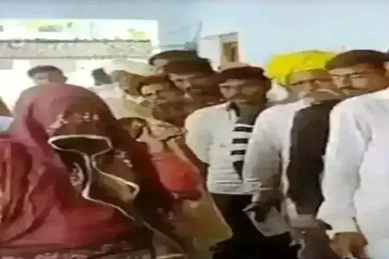 अजमेर लोकसभा सीट के एक बूथ पर पुनर्मतदान जारी अजमेर लोकसभा सीट के एक बूथ पर पुनर्मतदान जारी