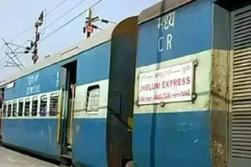 झेलम एक्सप्रेस में बम की सूचना, एक व्यक्ति हिरासत में झेलम एक्सप्रेस में बम की सूचना, एक व्यक्ति हिरासत में