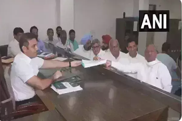 रोहतक लोकसभा सीट से कांग्रेस उम्मीदवार दीपेंद्र सिंह हुड्डा ने अपना नामांकन दाखिल किया रोहतक लोकसभा सीट से कांग्रेस उम्मीदवार दीपेंद्र सिंह हुड्डा ने अपना नामांकन दाखिल किया