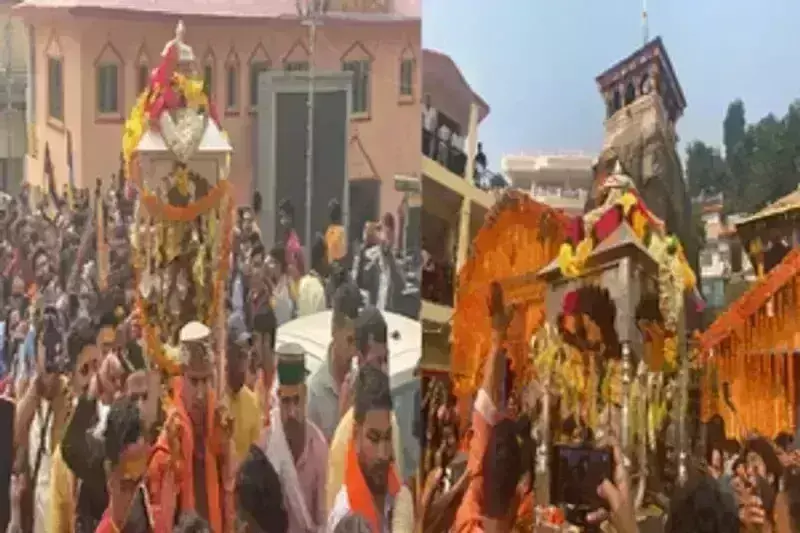 बाबा केदार की पंचमुखी डोली विश्वनाथ मंदिर गुप्तकाशी से दूसरे पड़ाव फाटा के लिए रवाना बाबा केदार की पंचमुखी डोली विश्वनाथ मंदिर गुप्तकाशी से दूसरे पड़ाव फाटा के लिए रवाना