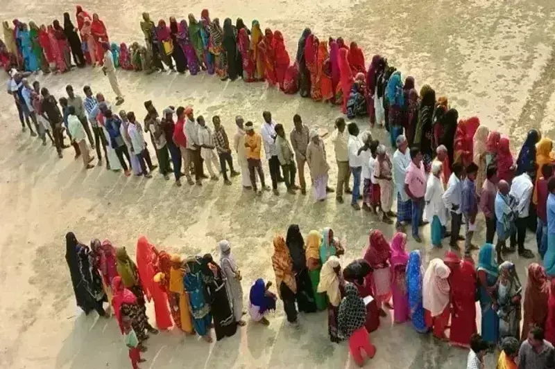 बंगाल में भिड़े BJP प्रत्याशी व TMC समर्थक, बिहार में पीठासीन अधिकारी सहित दो लोगों की मौत बंगाल में भिड़े BJP प्रत्याशी व TMC समर्थक, बिहार में पीठासीन अधिकारी सहित दो लोगों की मौत