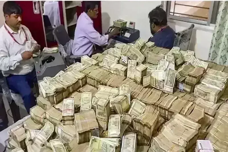 झारखंड कैश कांड : ED की रेड के बाद मंत्री सचिव और नौकर गिरफ्तार, अब तक 35 करोड़ बरामद
