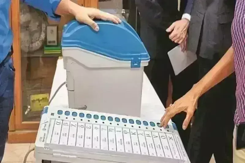 EVM में छेड़छाड़ के लिए मांगे 2.5 करोड़ रुपये, पुलिस ने सेना के जवान को किया अरेस्ट