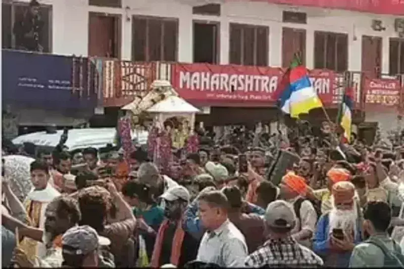 भगवान केदारनाथ की चल विग्रह पंचमुखी डोली अपने तीसरे पड़ाव के लिए हुई फाटा से रवाना भगवान केदारनाथ की चल विग्रह पंचमुखी डोली अपने तीसरे पड़ाव के लिए हुई फाटा से रवाना